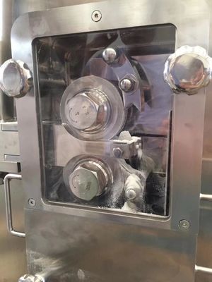 高容量の薬剤乾燥した粒状化機械100kg/Batchローラーのコンパクター