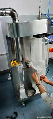 デジタルディスプレイ 温度制御 実験室用スプレードライヤー カスタマイズされた容量 100-1000ml/H